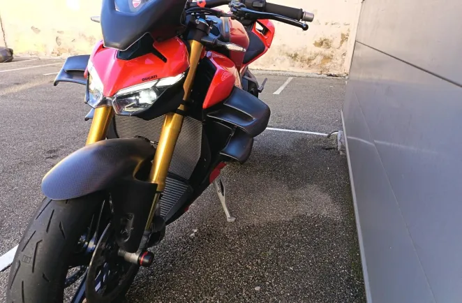 DUCATI V4 S 1ERE MAIN GTIE 29/05/2027 9500€ ACCESSOIRES
