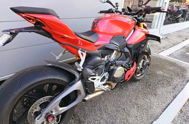 DUCATI V4 S 1ERE MAIN GTIE 29/05/2027 9500€ ACCESSOIRES