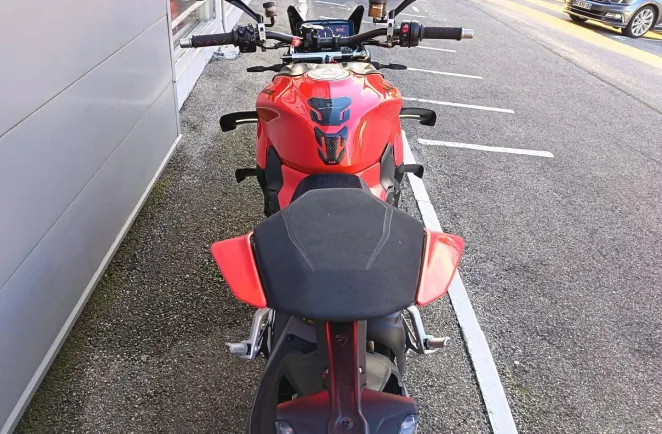 DUCATI V4 S 1ERE MAIN GTIE 29/05/2027 9500€ ACCESSOIRES