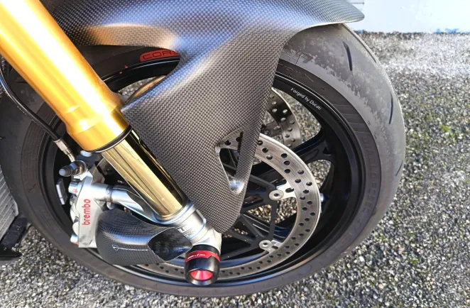 DUCATI V4 S 1ERE MAIN GTIE 29/05/2027 9500€ ACCESSOIRES