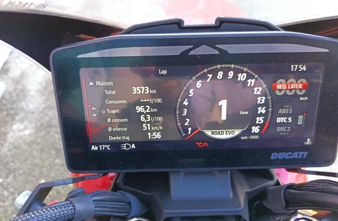 DUCATI V4 S 1ERE MAIN GTIE 29/05/2027 9500€ ACCESSOIRES