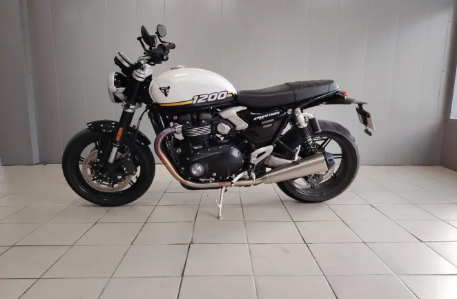 TRIUMPH 1200 1er main revisee