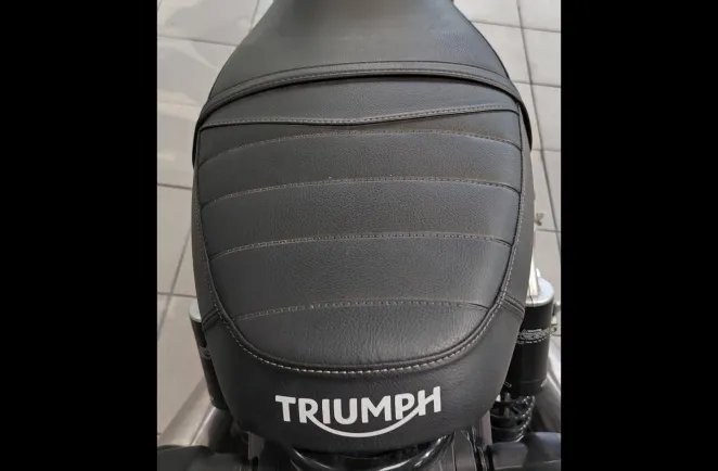 TRIUMPH 1200 1er main revisee