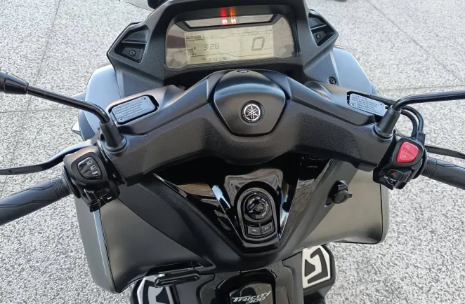 YAMAHA 300 ABS 2023 + option top case