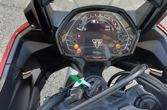 TRIUMPH Sport 660 80CV + TOP CASE