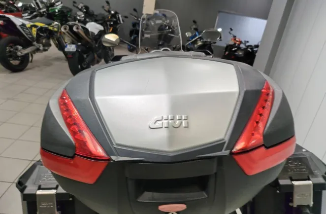 TRIUMPH 800 XRx REVISION DES 40000 KMS OK PNEUS NEUF + KIT CHAINE NEUF