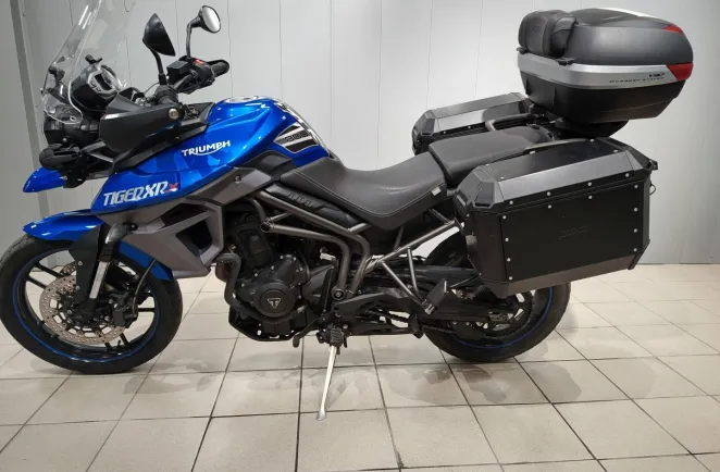 TRIUMPH 800 XRx REVISION DES 40000 KMS OK PNEUS NEUF + KIT CHAINE NEUF