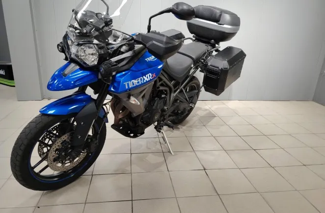 TRIUMPH 800 XRx REVISION DES 40000 KMS OK PNEUS NEUF + KIT CHAINE NEUF