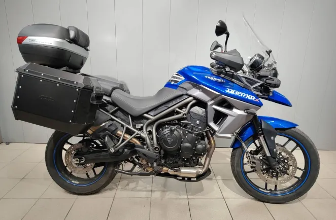 TRIUMPH 800 XRx REVISION DES 40000 KMS OK PNEUS NEUF + KIT CHAINE NEUF