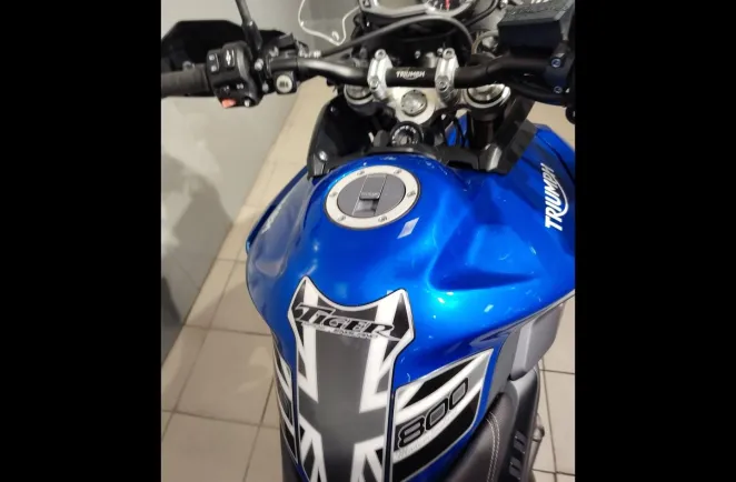 TRIUMPH 800 XRx REVISION DES 40000 KMS OK PNEUS NEUF + KIT CHAINE NEUF