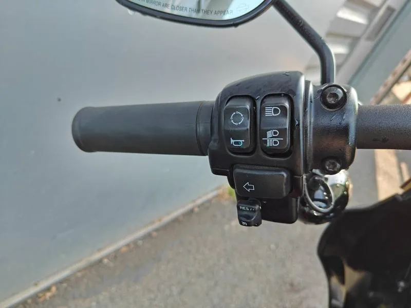 HARLEY-DAVIDSON Custom 1868 Couleur 2022