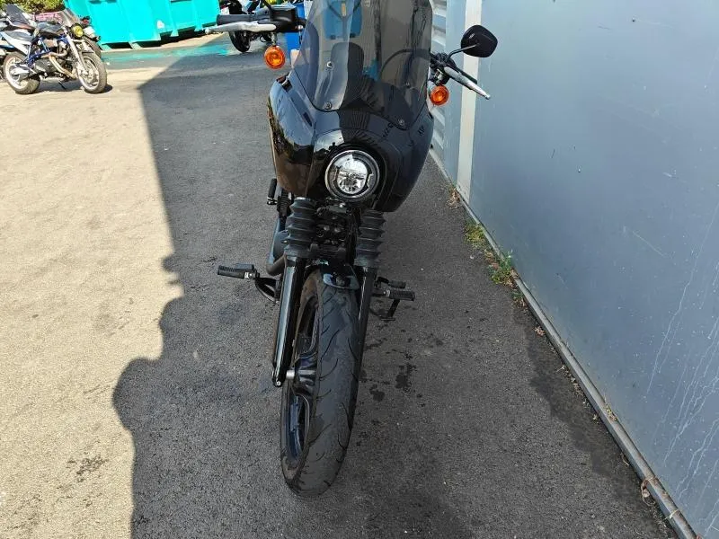 HARLEY-DAVIDSON Custom 1868 Couleur 2022