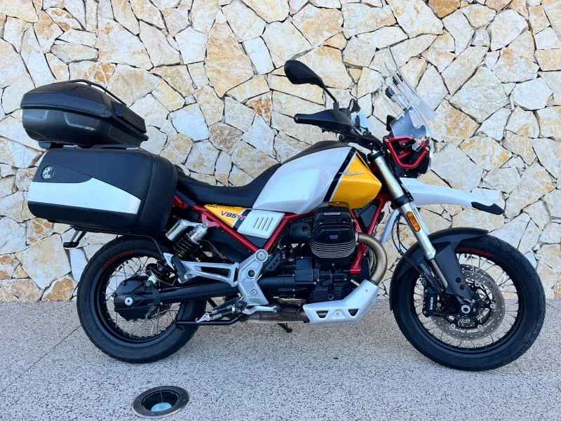 MOTO-GUZZI 850 ABS + TC + OPTIONS