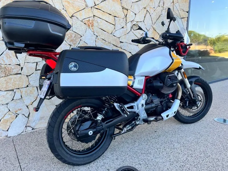 MOTO-GUZZI 850 ABS + TC + OPTIONS