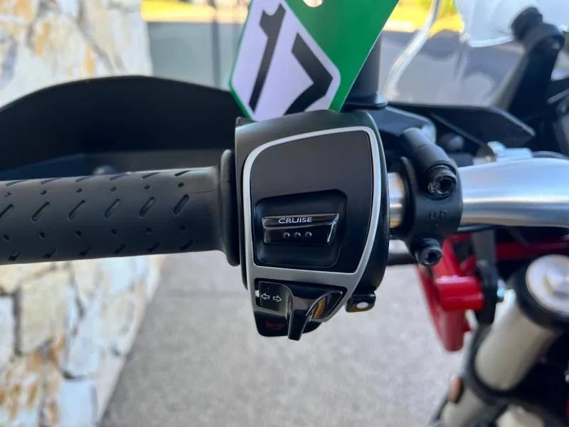 MOTO-GUZZI 850 ABS + TC + OPTIONS