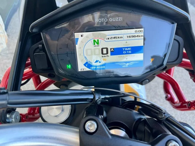 MOTO-GUZZI 850 ABS + TC + OPTIONS