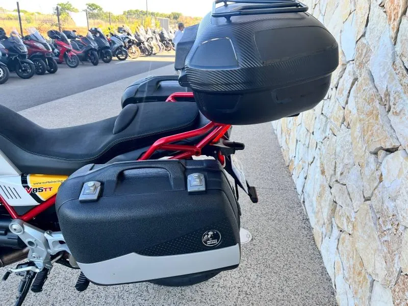 MOTO-GUZZI 850 ABS + TC + OPTIONS