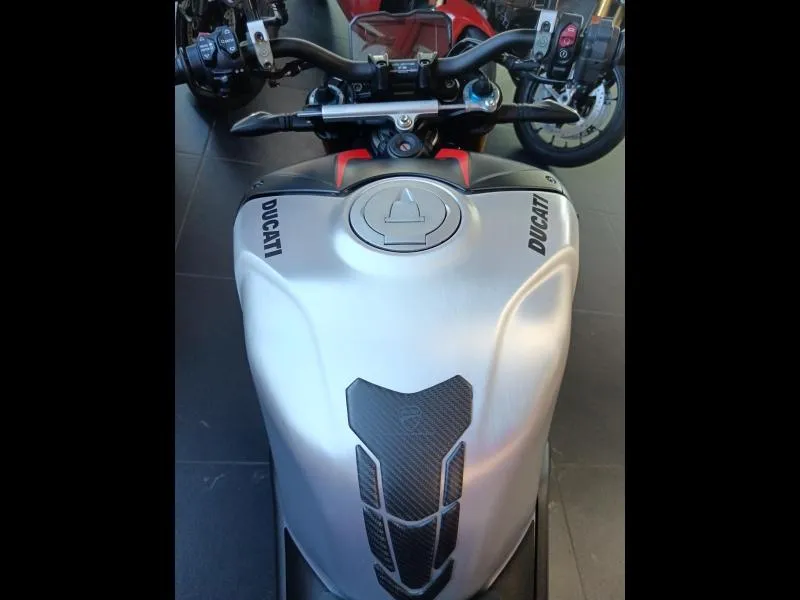 DUCATI 1103 Streetfighter V4 SP2