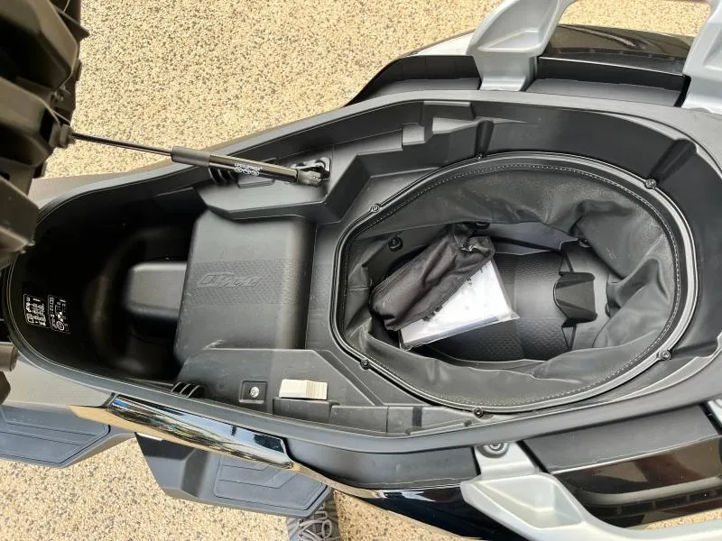 BMW 400 GT Euro 5 + top case