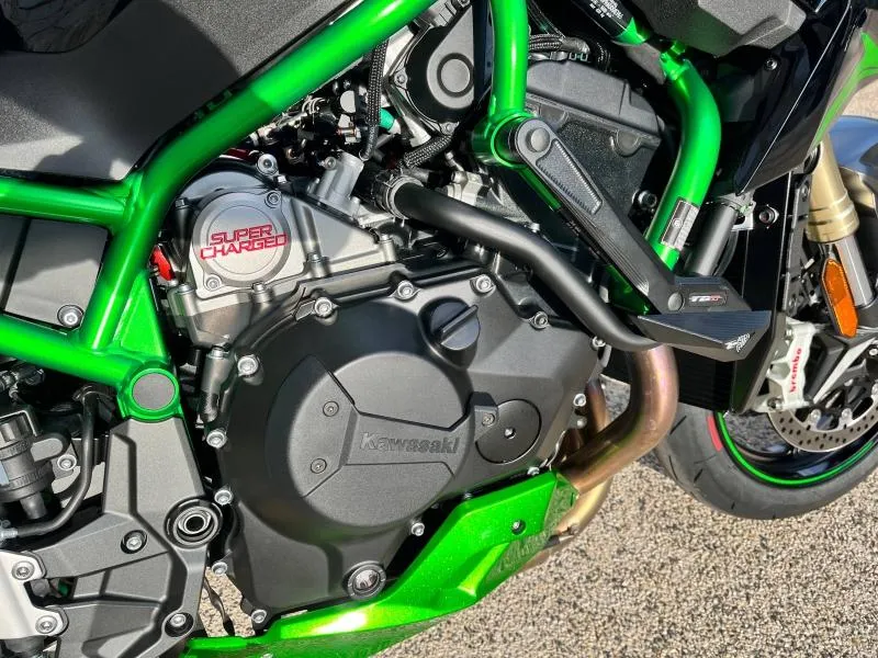 KAWASAKI 1000 H2 SE 2023 VERSION PERFORMANCE