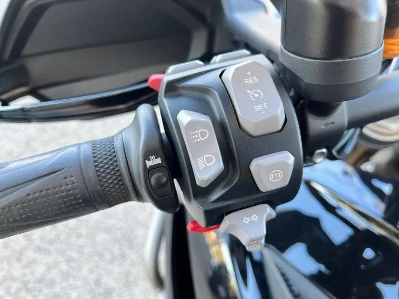 TRIUMPH 1200 Rally Explorateur FULL OPTIONS