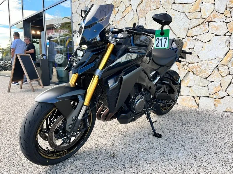 SUZUKI 1000 2023 + OPTIONS