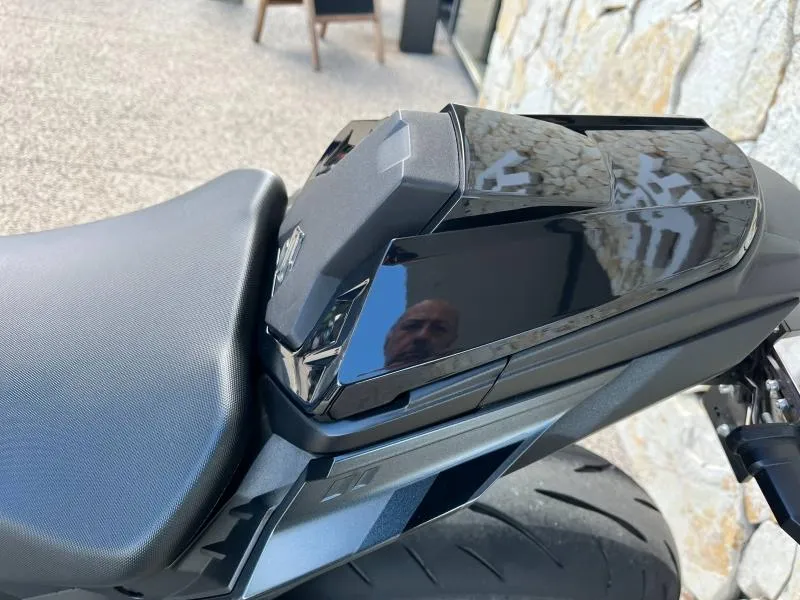 SUZUKI 1000 2023 + OPTIONS