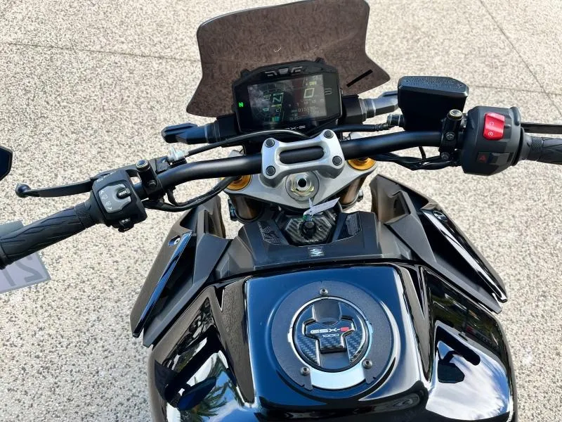 SUZUKI 1000 2023 + OPTIONS