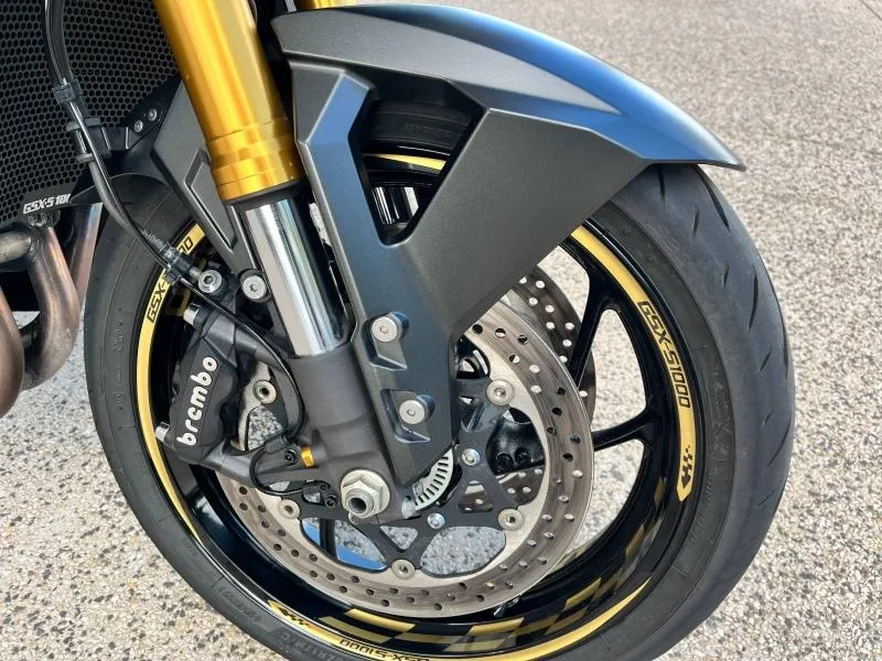 SUZUKI 1000 2023 + OPTIONS