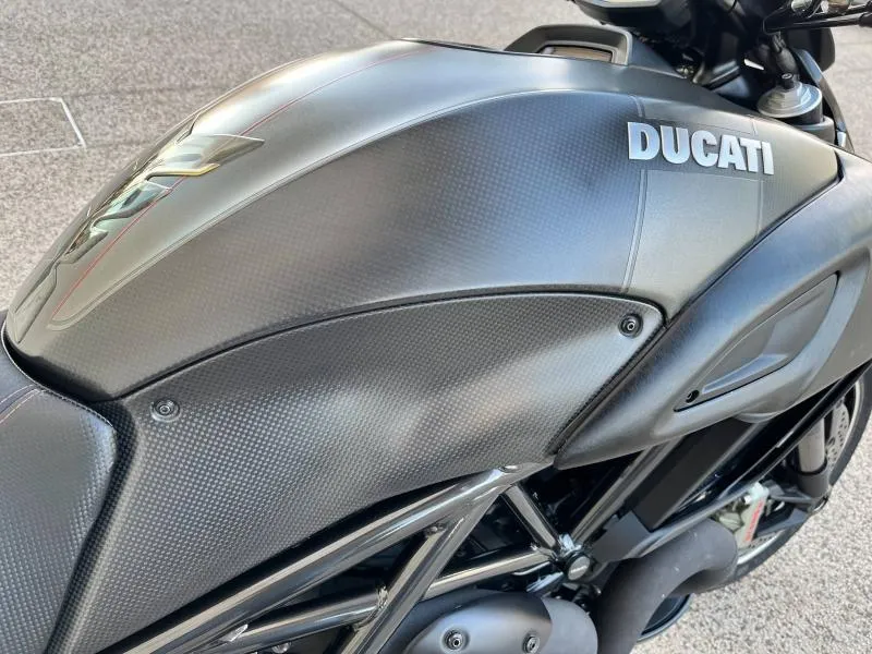 DUCATI Diavel 1200 Carbon ABS 2017