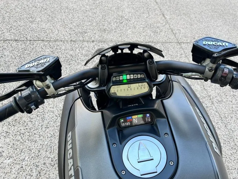 DUCATI Diavel 1200 Carbon ABS 2017