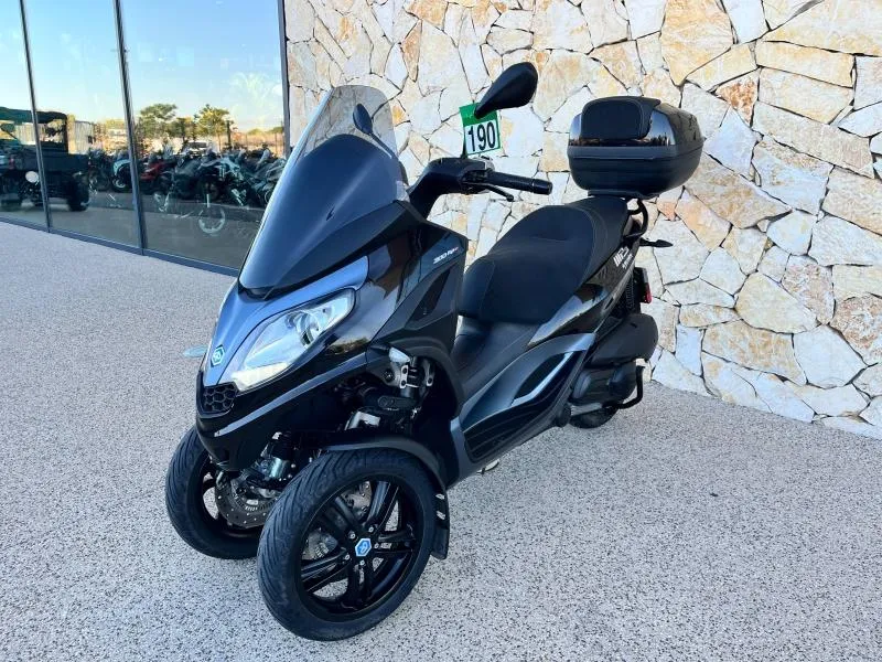PIAGGIO 300 HPE ABS ASR + TOP CASE