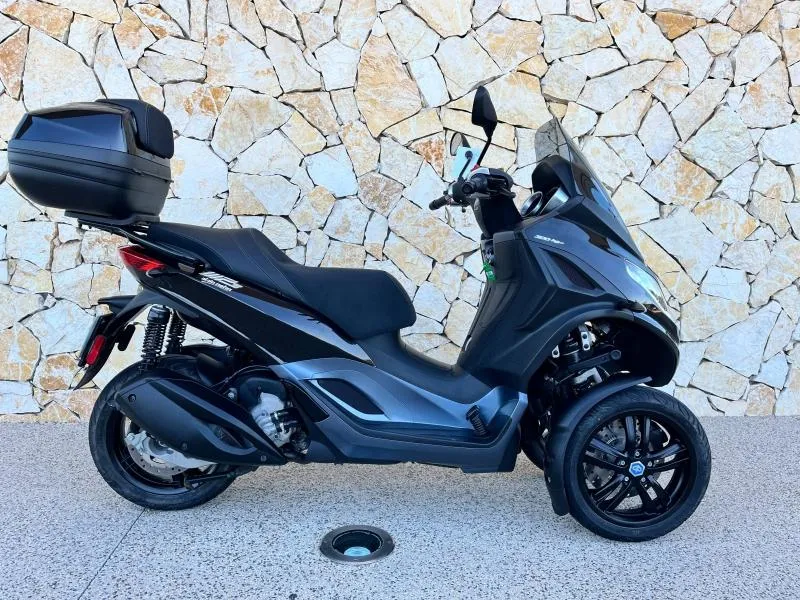PIAGGIO 300 HPE ABS ASR + TOP CASE