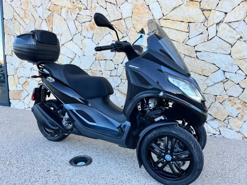 PIAGGIO 300 HPE ABS ASR + TOP CASE