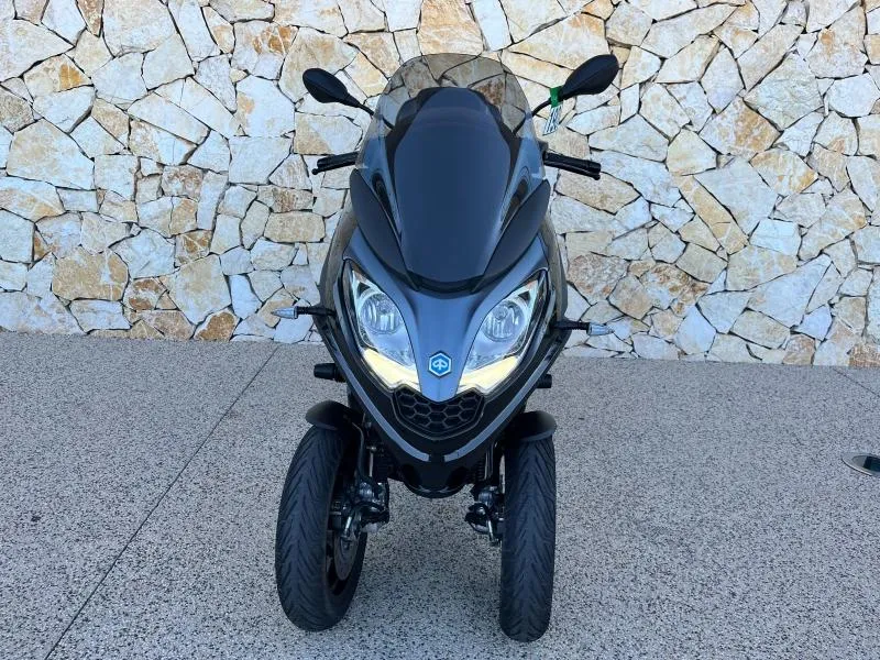 PIAGGIO 300 HPE ABS ASR + TOP CASE