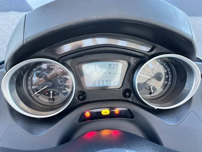 PIAGGIO 300 HPE ABS ASR + TOP CASE