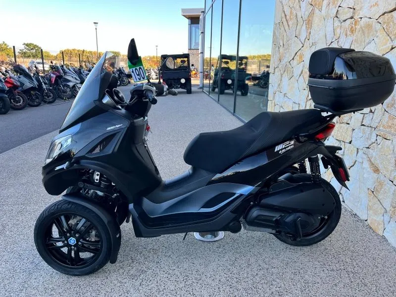 PIAGGIO 300 HPE ABS ASR + TOP CASE