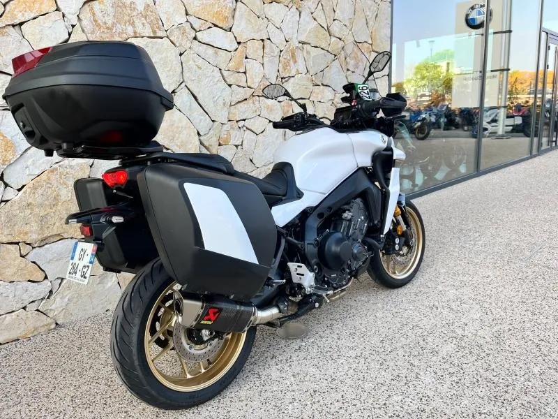 YAMAHA 9 900 GT 2024.  + top case et Akrapovic