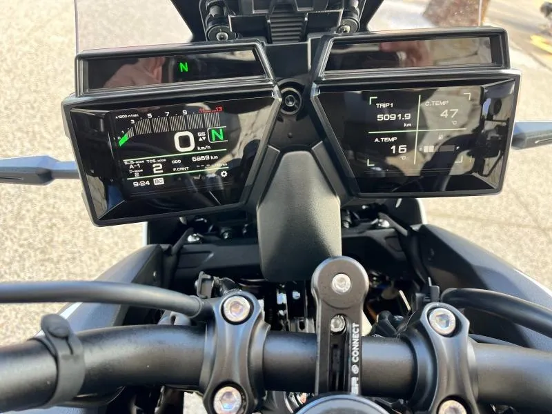 YAMAHA 9 900 GT 2024.  + top case et Akrapovic