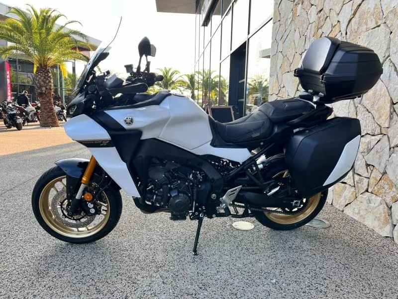 YAMAHA 9 900 GT 2024.  + top case et Akrapovic