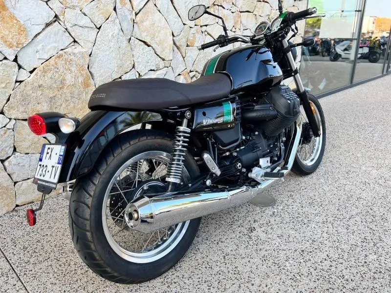 MOTO-GUZZI V7  750