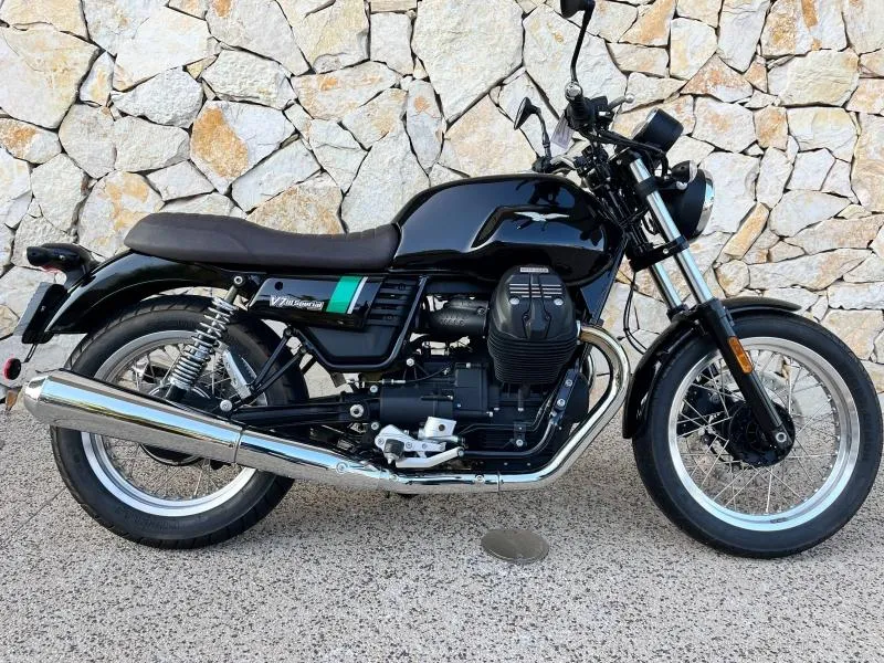 MOTO-GUZZI V7  750
