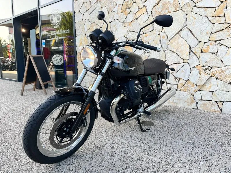MOTO-GUZZI V7  750