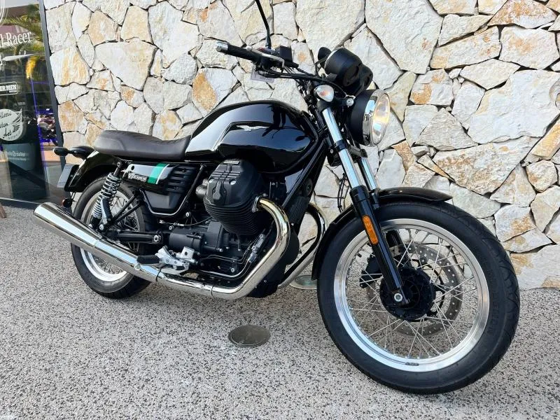 MOTO-GUZZI V7  750
