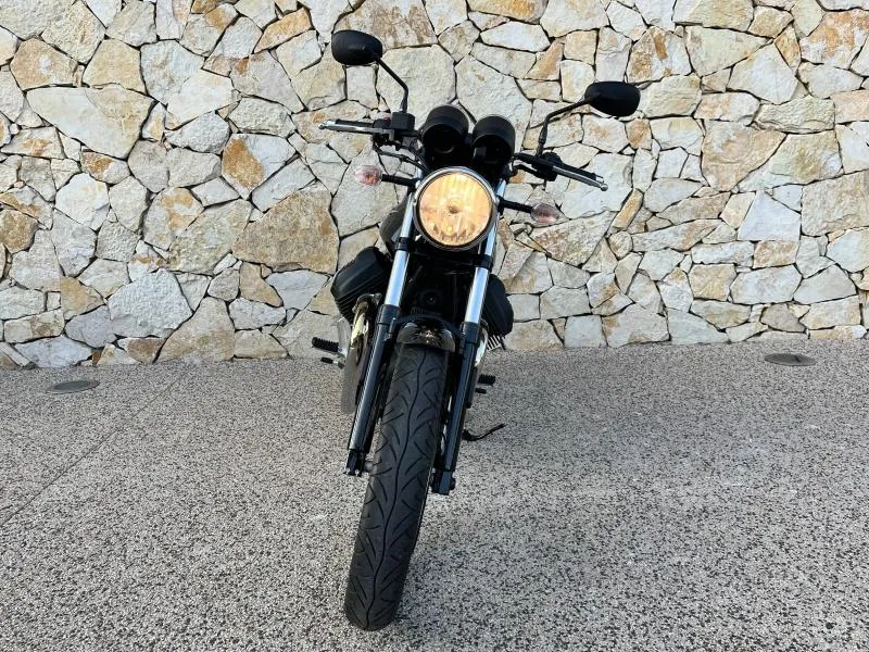 MOTO-GUZZI V7  750