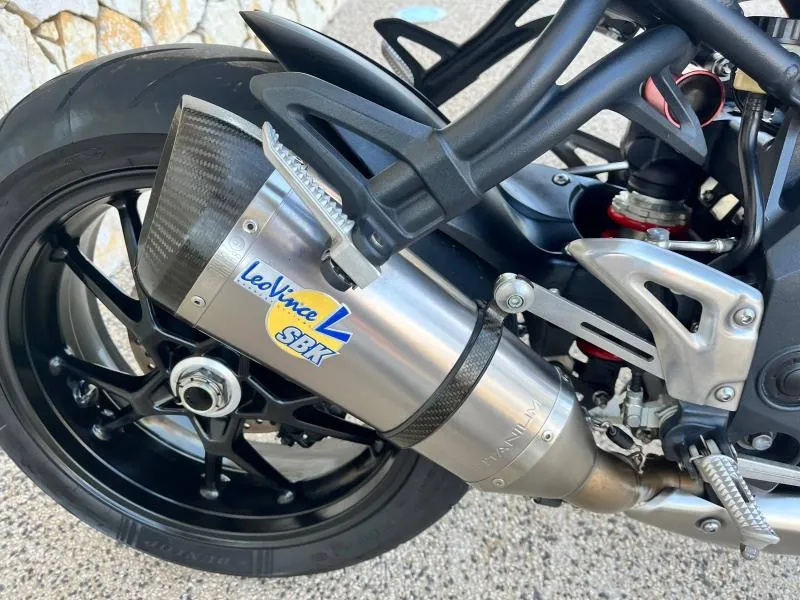 TRIUMPH 1050 + options