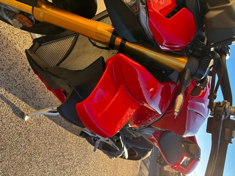 DUCATI 1103 Streetfighter V4 S