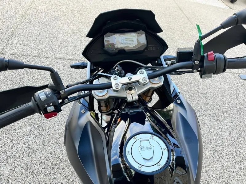 BMW 310 GS 2025 + top case