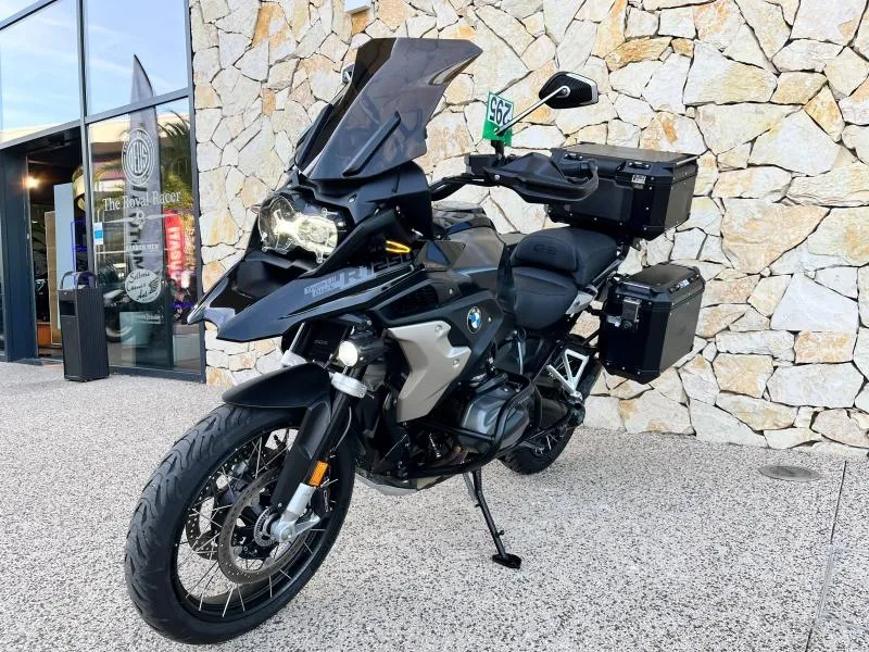 BMW 1250 GS TRIPLE BLACK FULL OPTION