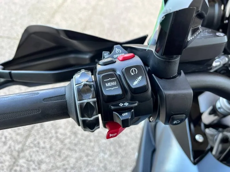 BMW 1250 GS TRIPLE BLACK FULL OPTION